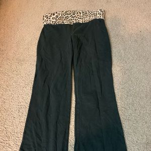 Pink Victoria secret yoga pants size medium 87% cotton and 13% elastane